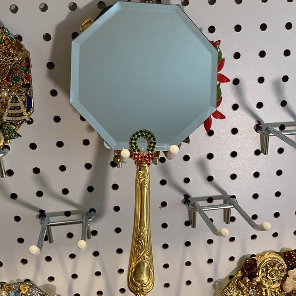 “KISS me it’s Christmas” Nod to Busy Moms Large 5” Hand Mirror $98 - Picture 4 of 5